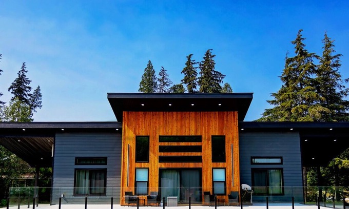 Kitimat House | Bumbleberry 3 Bedroom Guest HomenNew Executive home in the heart of Kitimat BC