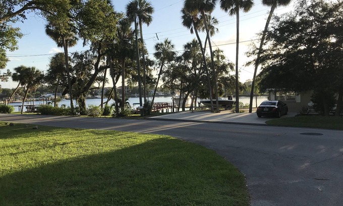 Port Richey House | Bungalow across the street from the Pithlachascotee River