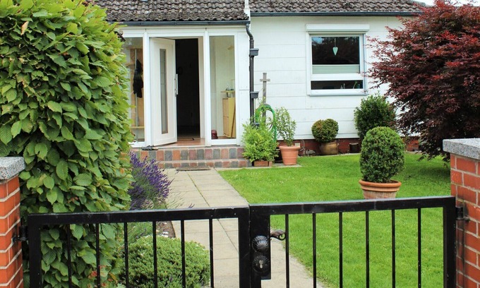 Region Hannover District House | Bungalow 'Ferienhaus Seaside' with Private Terrace, Private Garden and Wi-Fi