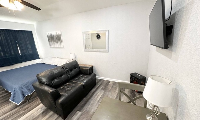 West San Antonio Apartment | Bungalow-Fully Loaded, Lackland AFB, Sea World