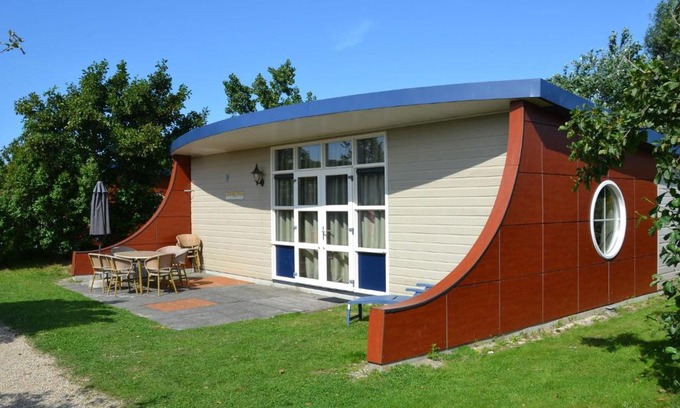 's-Gravenzande House | Bungalow in Dunes with Nautical Charm