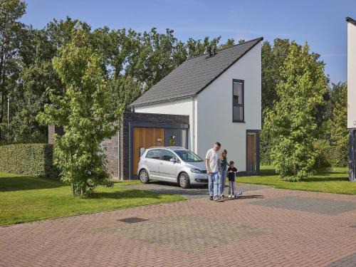 Roggel Villa | Bungalow in Limburg with Gourmet Kitchen