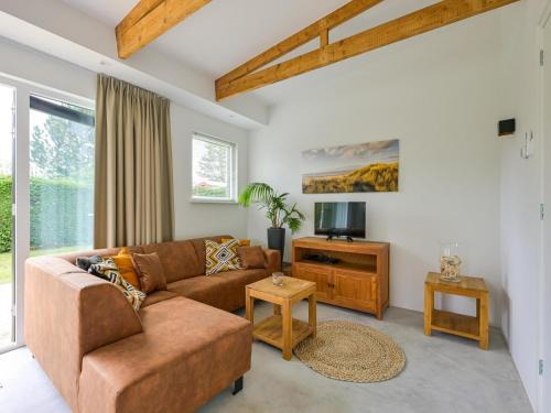 Sint Maartensvlotbrug House | Bungalow in Eureka with Spacious Garden