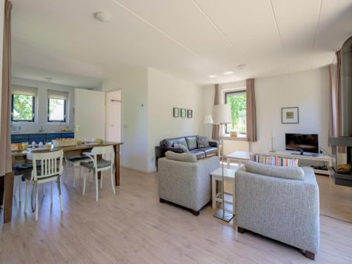 Sondel House | Bungalow in Sondel near Slotermeer Lake, cleaning included