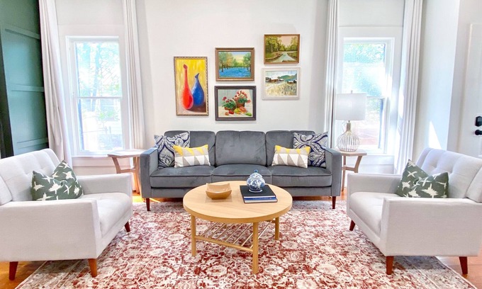 Kerrville House | Bungalow near Downtown l Hot Tub l Deck | Vintage Charm