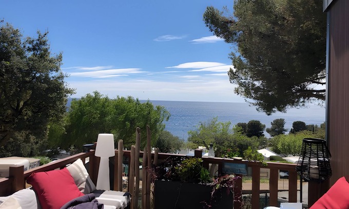 Saint-Raphael House | Bungalow 'Taos Vue L'ile D'Or' with Sea View, Shared Pool and Air Conditioning