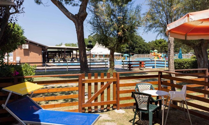 Casal Borsetti House | Bungalow with air conditioning, internet, garden and pool