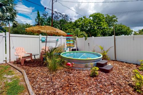 New Port Richey Hotel | Bunglow Boogie Bunkhouse