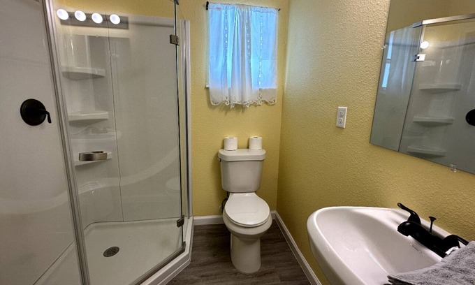 Harlingen House | Bunk Bed In Shared Room In Harlingen TX! 2B