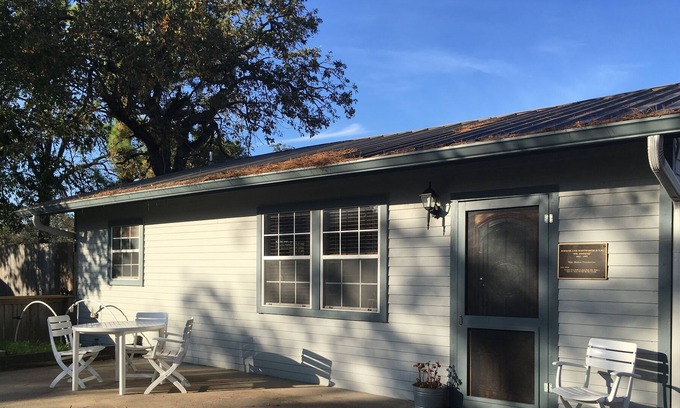 Bastrop Cottage | Bunk House - Whitworth Family Farm