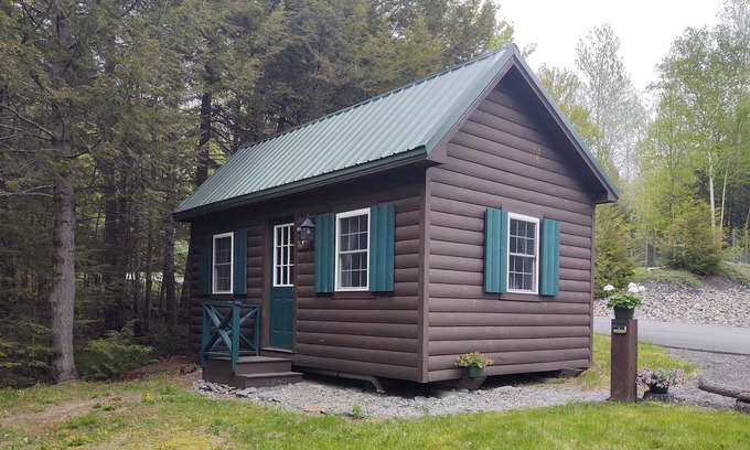 Lincoln Cottage | Bunkhouse w/electric and full bath