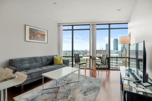 Bay Cloverhill Apartment | Burano Condo 1 BD in Downtown Toronto