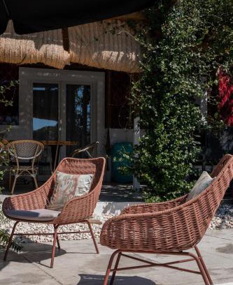 Grandola House | BURGUNDY house