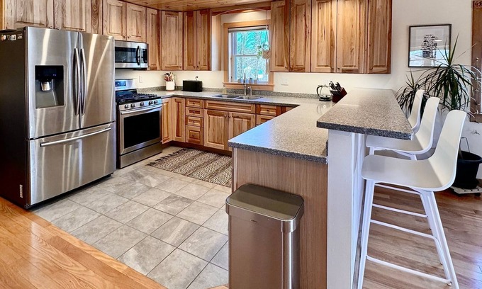 Lyndon House | Burke Launchpad - Adventurer's Retreat!