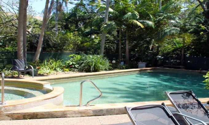 Burleigh Heads Apartment | Burleigh Terraces 30, Located in heart of Burleigh