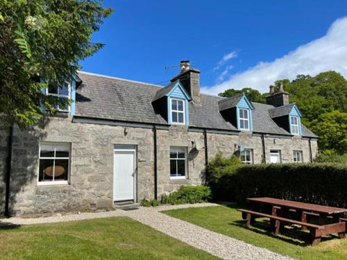 Rogart House | Burnside & Jocks Cottage on the Blarich Estate