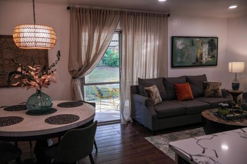 North San Antonio - SAT House | Burr oak