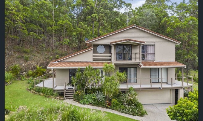 Parkwood House | Bushland Retreat just minutes to theme parks and shopping centers