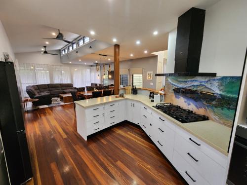 Kingfisher Bay House | Bushys Hilltop (Kingfisher Bay, Kgari)