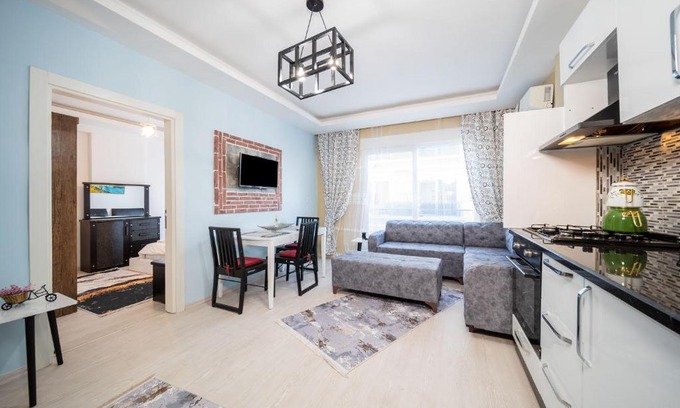 Konyaalti Apartment | Business-Friendly Flat Close to Beach in Konyaalti