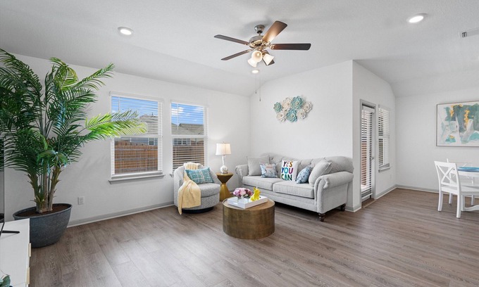 Hutto House | Business Ready/Retreat Minutes to Samsung & Round Rock