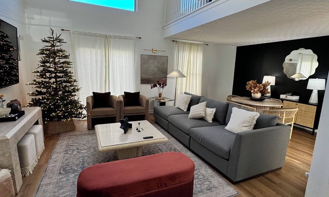 Summit Station House | Business Traveler's Haven near Intel & New Albany Tech Hubs.