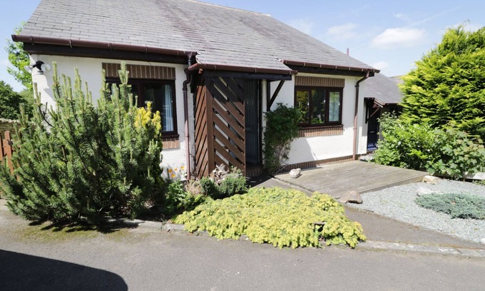 Allendale House | BUTTERCUP COTTAGE, pet friendly, with a garden in Allendale