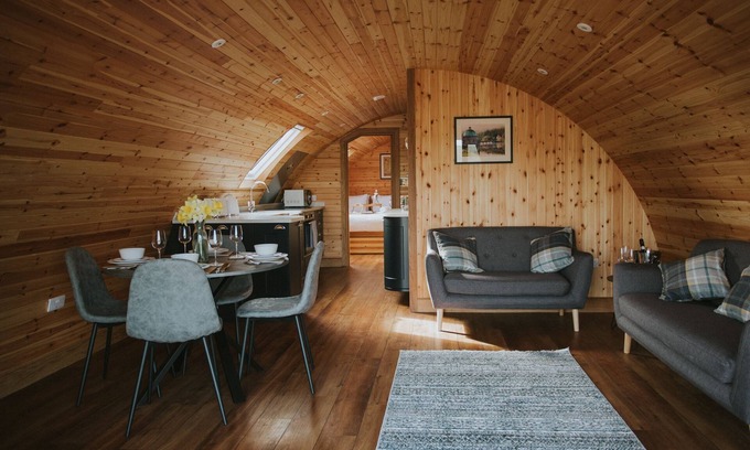 St Harmon Cabin | Buttercup - Glamping Pod with Hot Tub Sleeping 4, Pet Friendly