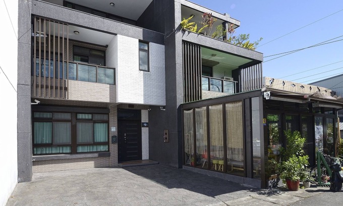 Yuanshan House | Butterfly Slide B & B