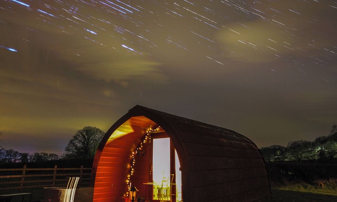 Bethania Cottage | BWTHYN BACH BREFI, romantic, with hot tub in Llanddewi-Brefi