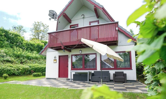 Seepark Kirchheim House | By the lake in the mountains - peace and relaxation all year round, in the middle of Germany.