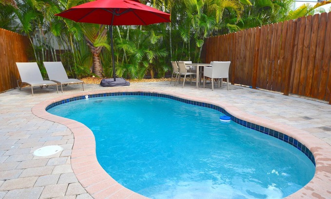 Lauderdale-by-the-Sea House | BY THE SEA VACATION VILLAS 4 BED/PRIVATE POOL/WALK TO EVERYTHING. Amazing location!