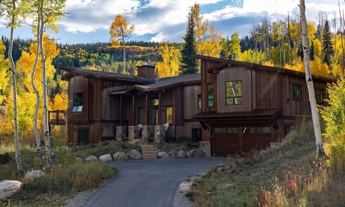 Silverthorne House | Byers Valley Escape - Pet Friendly, Private Hot Tub