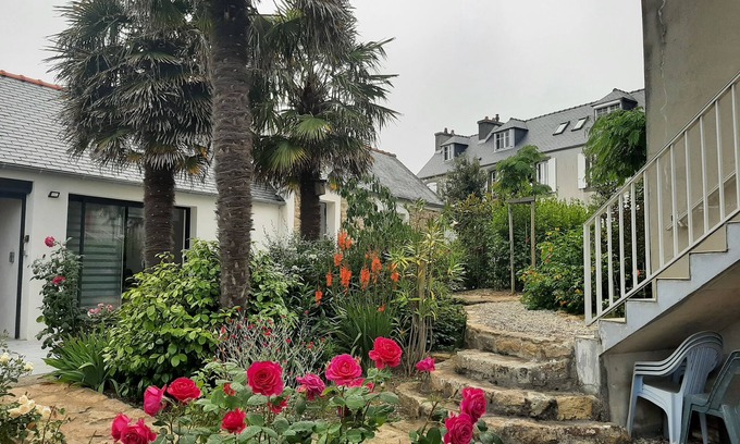 Saint-Mathieu House | Côté Jardin/Côté Mer. Location Saisonnière Penty