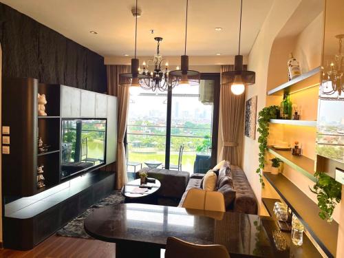 Tu Liem Apartment | Căn hộ 1 phòng ngủ, view hồ, máy chiếu, tivi lớn, đồ bếp đầy đủ, máy giặt sấy