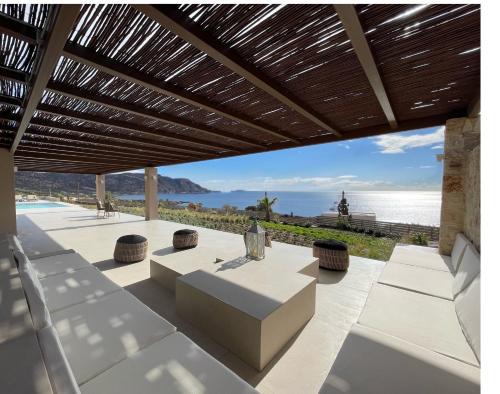 Amoopi Villa | C'est La Vie Beach Villa