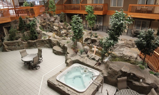 Grand Forks Hotel | C'mon Inn Hotel & Suites