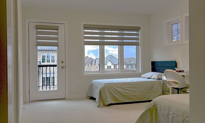 Caledon House | C,room Private bathroomB&B hotel near by to the airport.Brand new housfurniture.