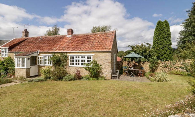 West Chinnock Cottage | Cabin ∙ 1 bedroom ∙ 2 guests