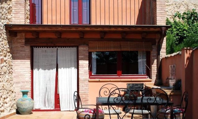 Orriols Cottage | Ca La Maria y Casa Vermella . Costa Brava beaches 20 minutes.