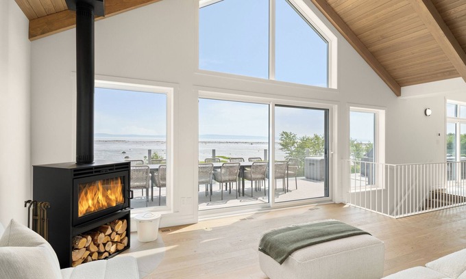 Petite-Riviere-Saint-Francois Cottage | Chalet Rouge Charlevoix