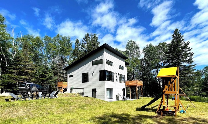 Petite-Riviere-Saint-Francois Ski Chalet | Le Chalet-Reux de Charlevoix, vue montagne et spa !
