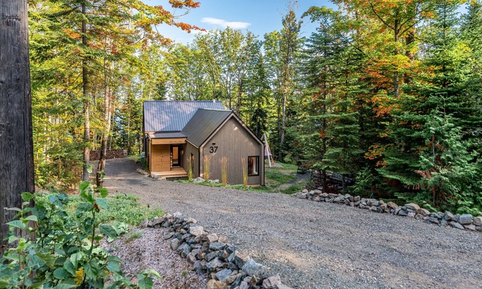 Petite-Riviere-Saint-Francois Ski Chalet | 'Alfred Cottage - Unique residence between river and mountains in the Charlevoix