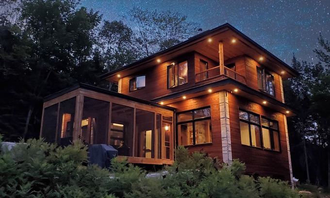 Ste-Lucie-des-Laurentides Ski Chalet | Chalet de l'Artisan | Spa | Fireplace | BBQ | Boardgames
