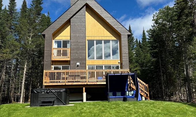 Lac-Swell Ski Chalet | Luxury chalet with fireplace, games room, close to popular ski resorts