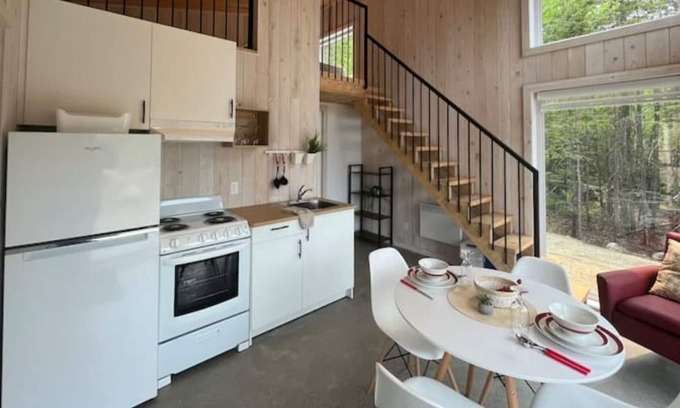 Sainte-Marguerite-du-Lac-Masson Cabin | Vrbo Property