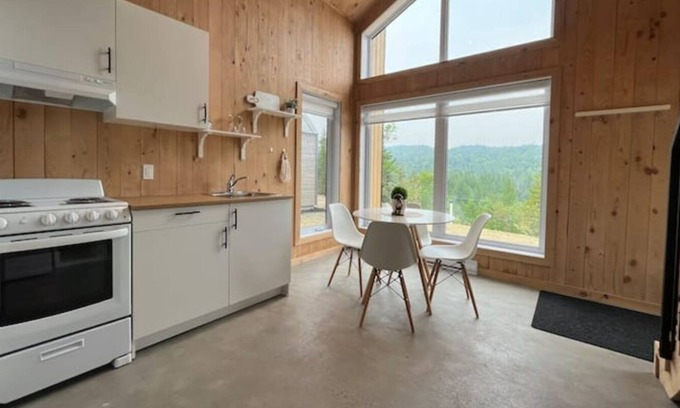 Sainte-Marguerite-du-Lac-Masson Cabin | Vrbo Property