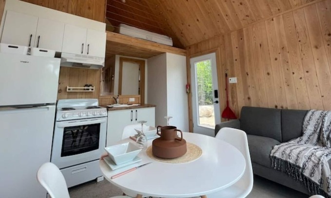 Sainte-Marguerite-du-Lac-Masson Cabin | Vrbo Property