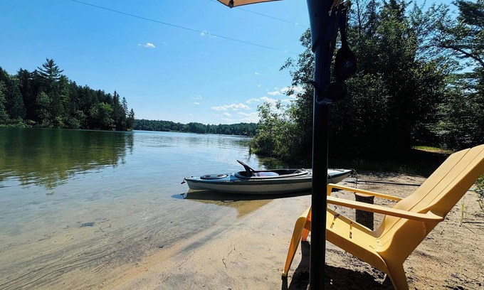 Sainte-Therese-de-la-Gatineau Ski Chalet | Beautiful Firefly Guest Chalet on Grand lac Rond with Access to Private Island !