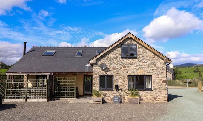 Oswestry Cottage | Cabin ∙ 4 bedrooms ∙ 10 guests